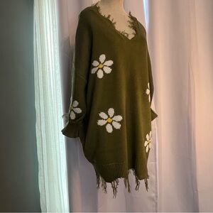 Just Polly New York Women's Size M Green Distressed Daisy Print Sweater Frayed